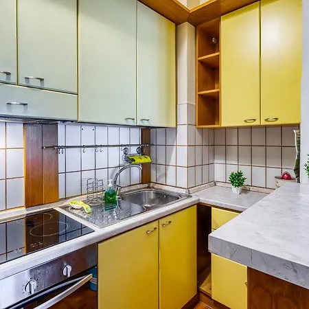 Guesthost - Lovely With Balcony In דירה פרוג'ה