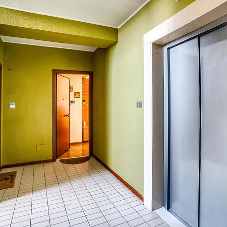 Appartement Guesthost - Lovely With Balcony In Pérouse