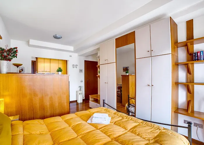 Guesthost - Lovely With Balcony In Appartement