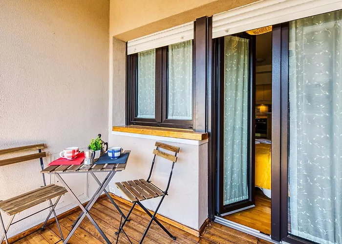 Appartement Guesthost - Lovely With Balcony In *