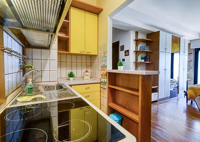 Appartement Guesthost - Lovely With Balcony In Pérouse