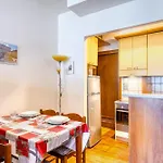 Διαμέρισμα Guesthost - Lovely With Balcony In