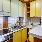 Guesthost - Lovely With Balcony In Διαμέρισμα Περούτζια