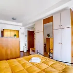 Guesthost - Lovely With Balcony In Διαμέρισμα