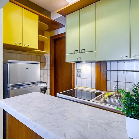 Guesthost - Lovely With Balcony In *