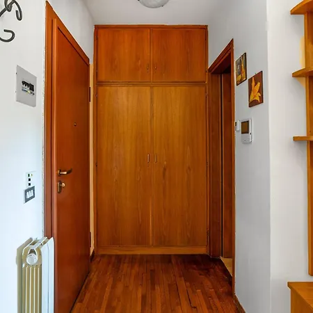 Guesthost - Lovely With Balcony In Perugia