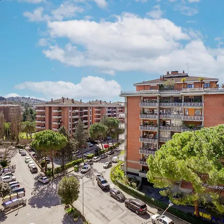 Guesthost - Lovely With Balcony In