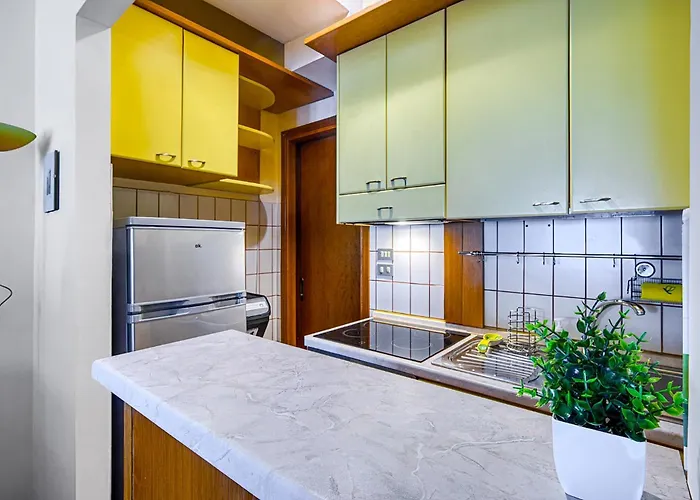 Guesthost - Lovely With Balcony In *