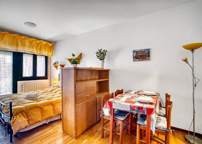 Guesthost - Lovely With Balcony In *